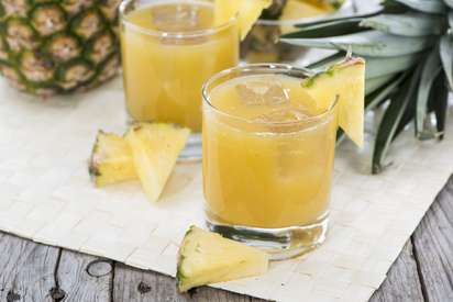 Suco de abacaxi com água de coco