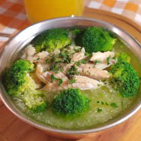 Sopa de brócolis com peito de frango