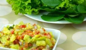 Salada de folhas com guacamole