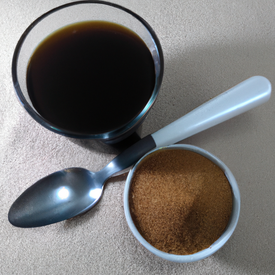 cafe preto com açucar