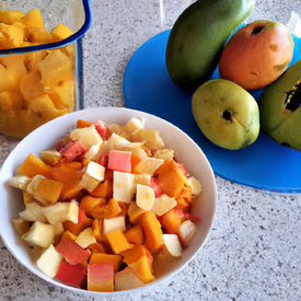 Salada de frutas (pêra, maçã, mamão e manga)