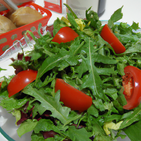 Salada mista de alface, rúcula, tomate seco e palmito