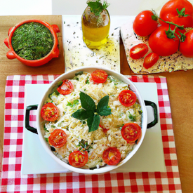 Risoto com tomates, mussarela e manjericão