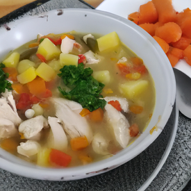 Sopa de frango com legumes