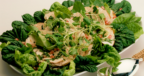 foto da receita Salada de peito de frango com folhas e molho de romã