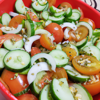 foto da receita Salada de pepino com tomate e cebola