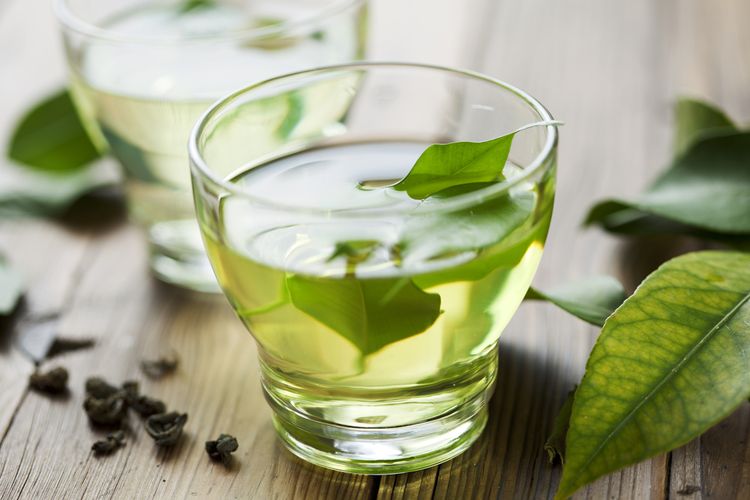 Chá verde emagrece? Conheça os benefícios e como fazer