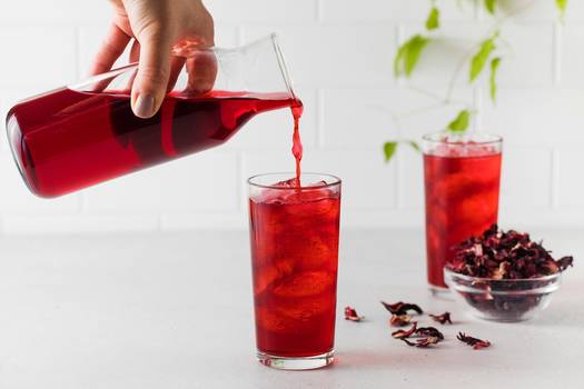 Chá de hibisco: Como preparar e consumir para emagrecer