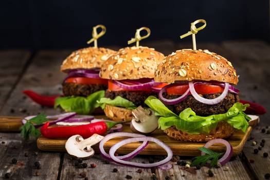 Hambúrguer de planta com sabor de carne é tendência