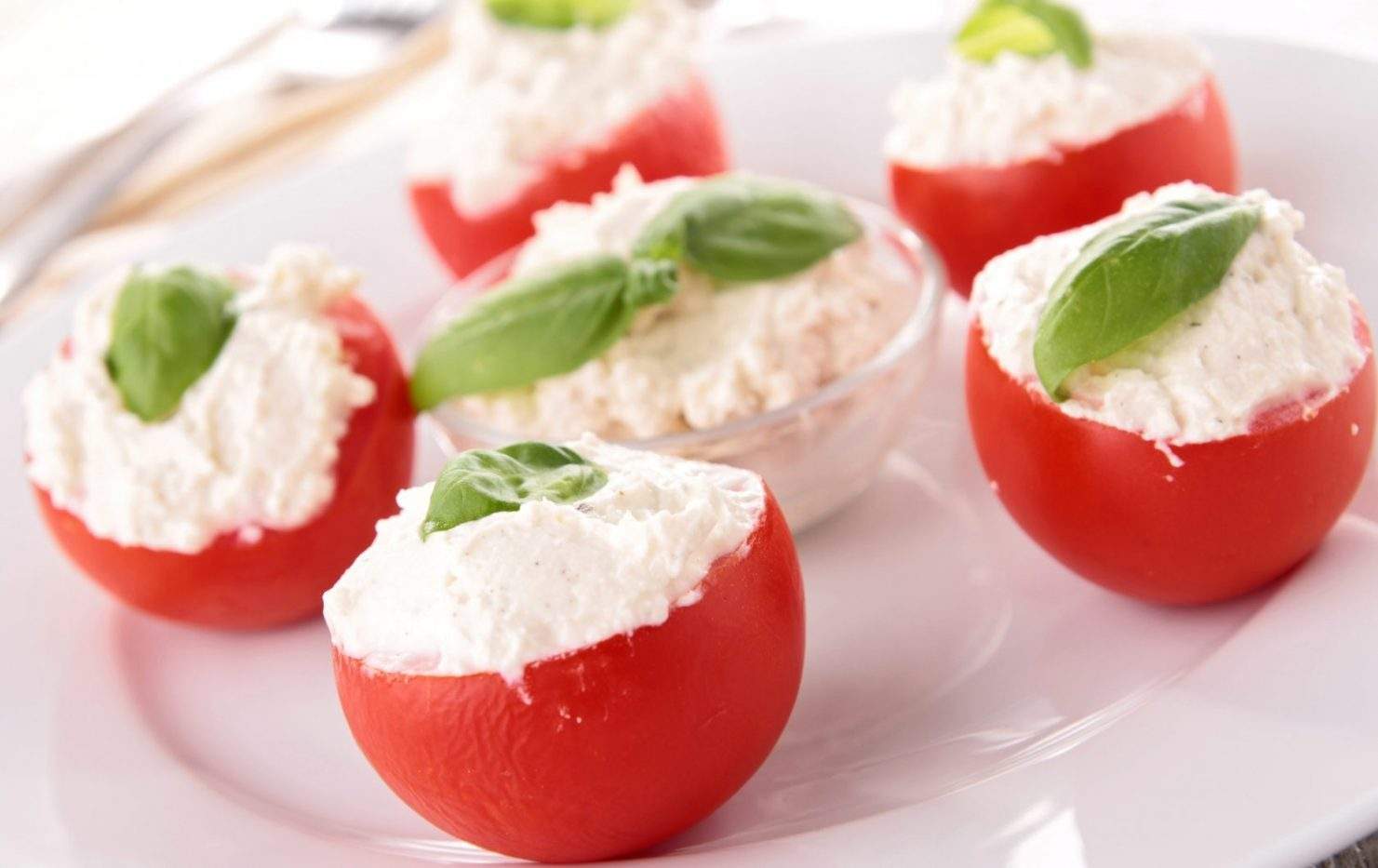 Receita de tomate recheado com creme de ricota