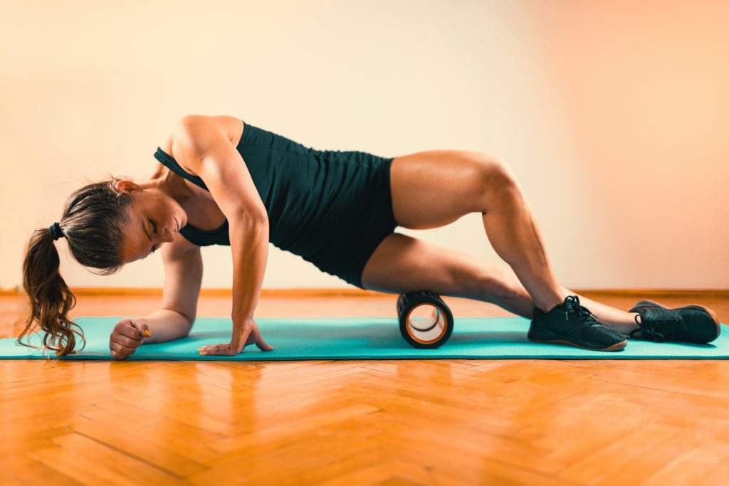 Academia Feminina Eli Ane Company - BACK ROLLS E A LIBERAÇÃO MIOFASCIAL . A  expressão BACK ROLLS (ou PREGAS DIAFRAGMÁTICAS) se refere a essa sobra de  pele que muitas de nós temos