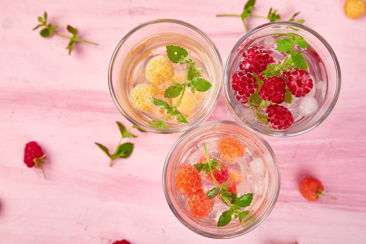 Água saborizada ou aromatizada: Benefícios e receitas