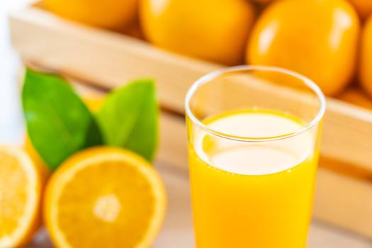 Suco de laranja natural é saudável? Saiba mais