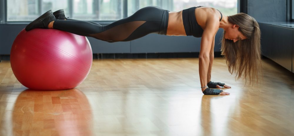 Exercício isométrico: o que é, benefícios e exemplos