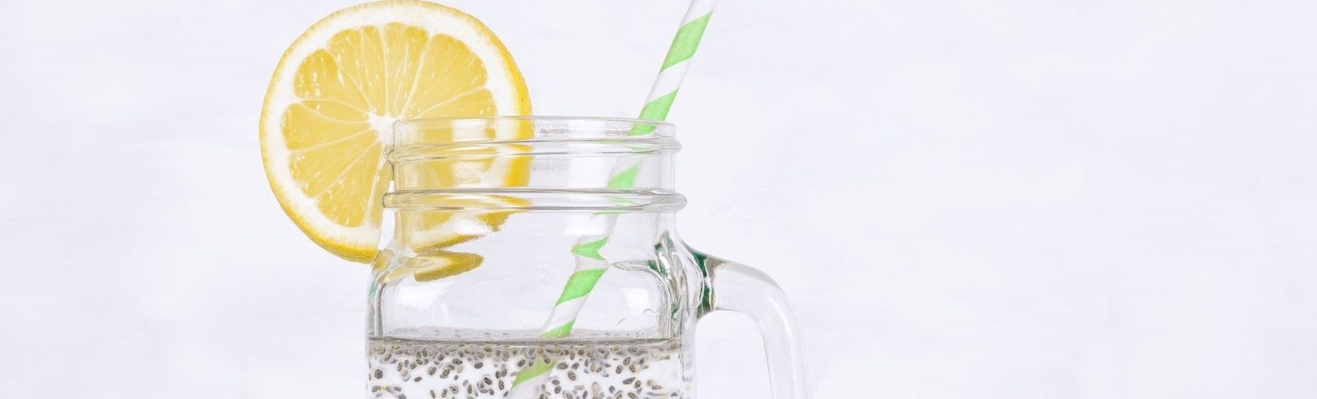 água com semente de chia Água com limão e chia emagrece