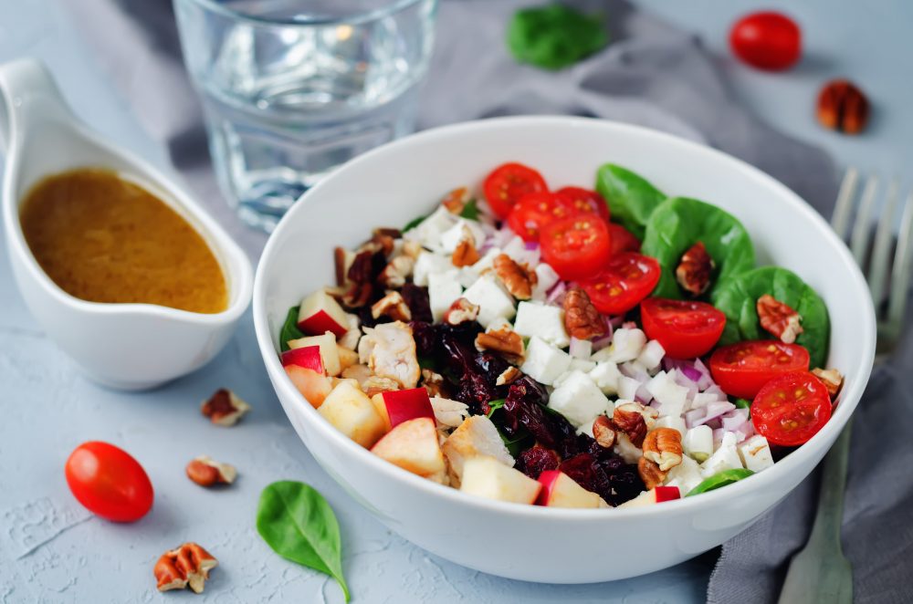 Receita de salada de espinafre, abacate e queijo de cabra