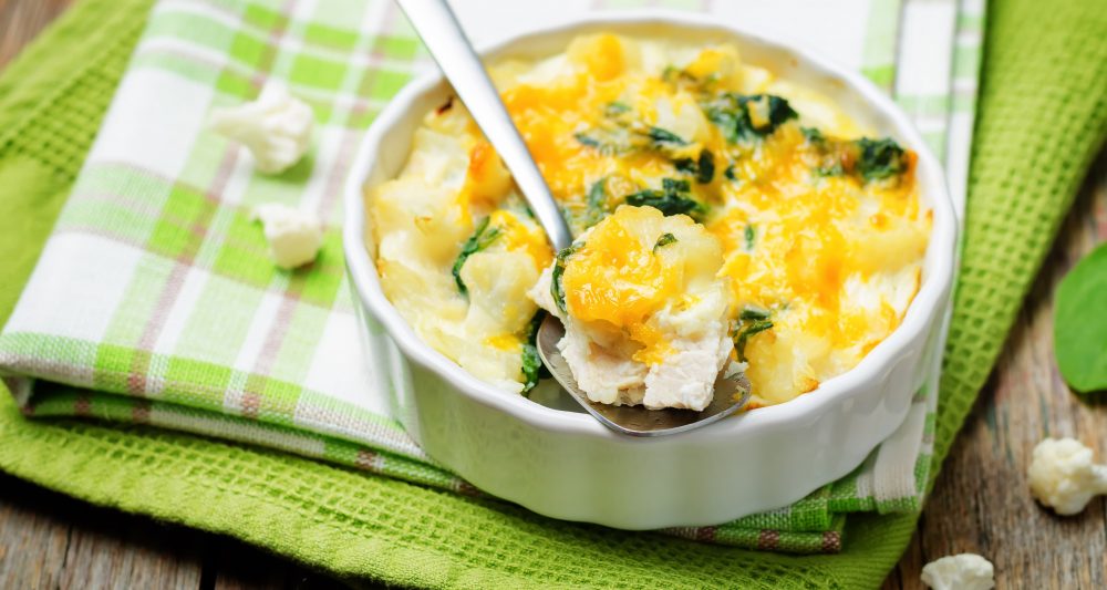 Receita de caçarola de cogumelo cremoso, frango e aspargos