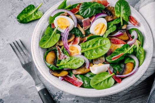 Como preparar saladas nutritivas e saborosas