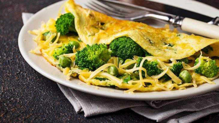 omelete de brócolis e queijo