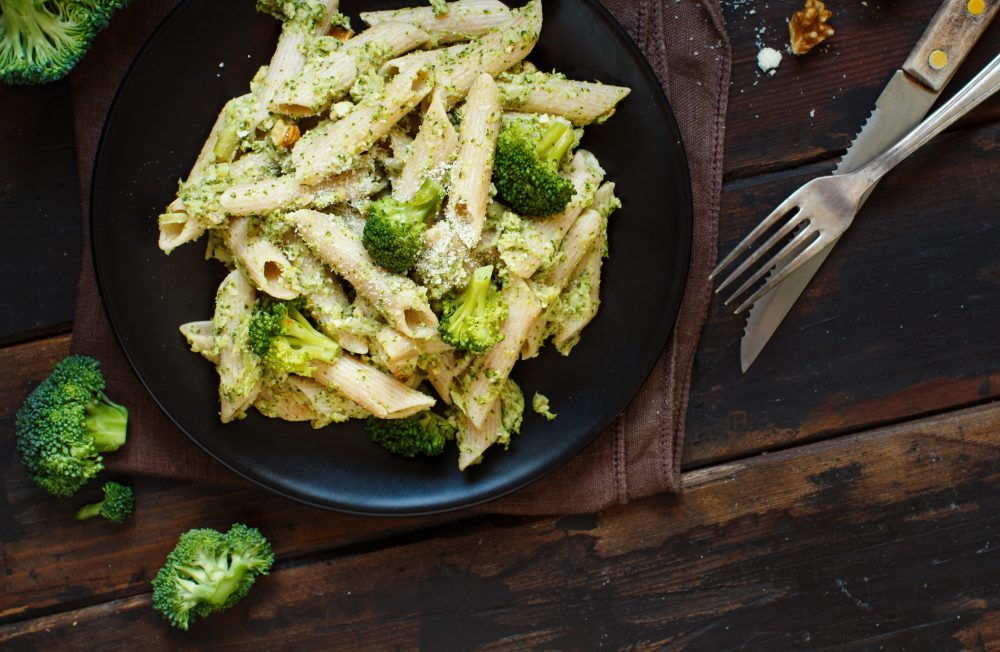 Receita de macarrão com brócolis e pesto