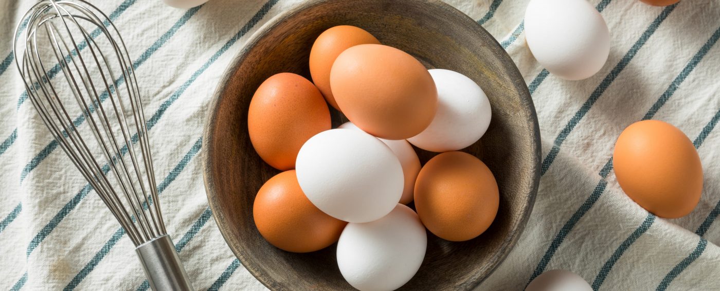 Qual a diferença entre o ovo marrom e o ovo branco?