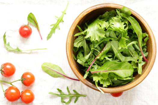 Como manter saladas e folhas frescas por mais tempo