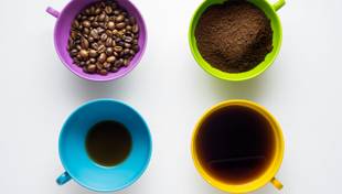 Beber café diariamente reduz risco de pressão alta, diz estudo
