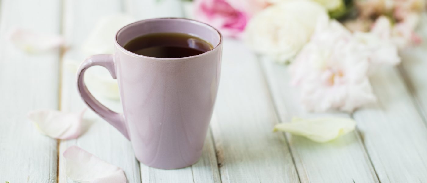 Chá de rosa branca: Benefícios e como preparar em casa