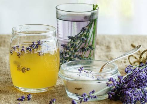 Beber água com mel traz benefícios? Saiba mais