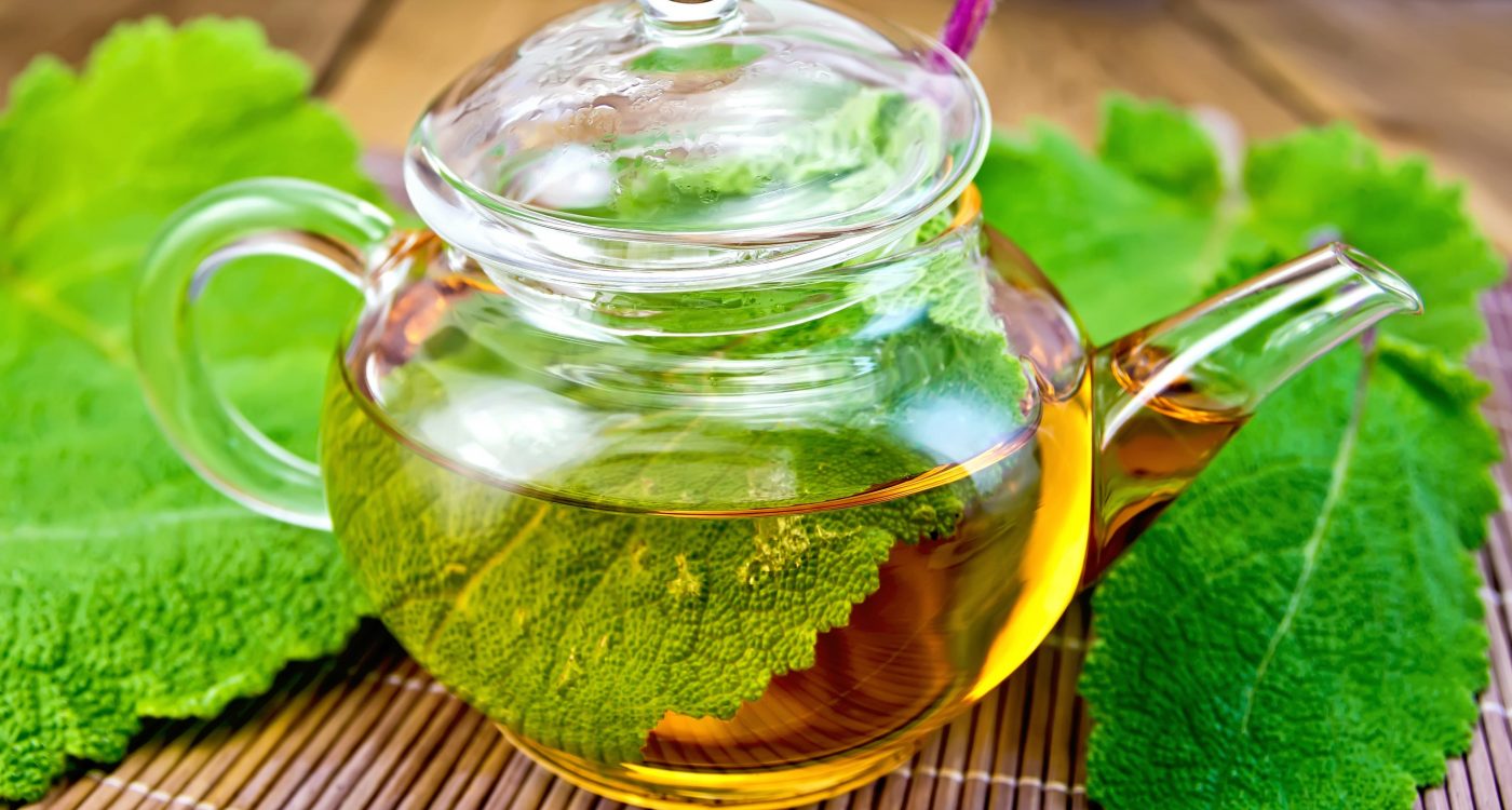 Chá de malva: Propriedades e benefícios da bebida