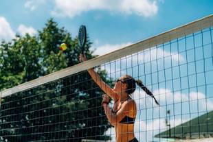 Beach tennis: benefícios, queima calórica e dicas para praticar o esporte