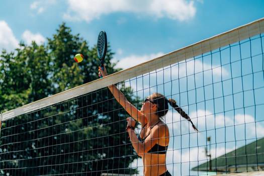 Beach tennis: benefícios, queima calórica e dicas para praticar o esporte