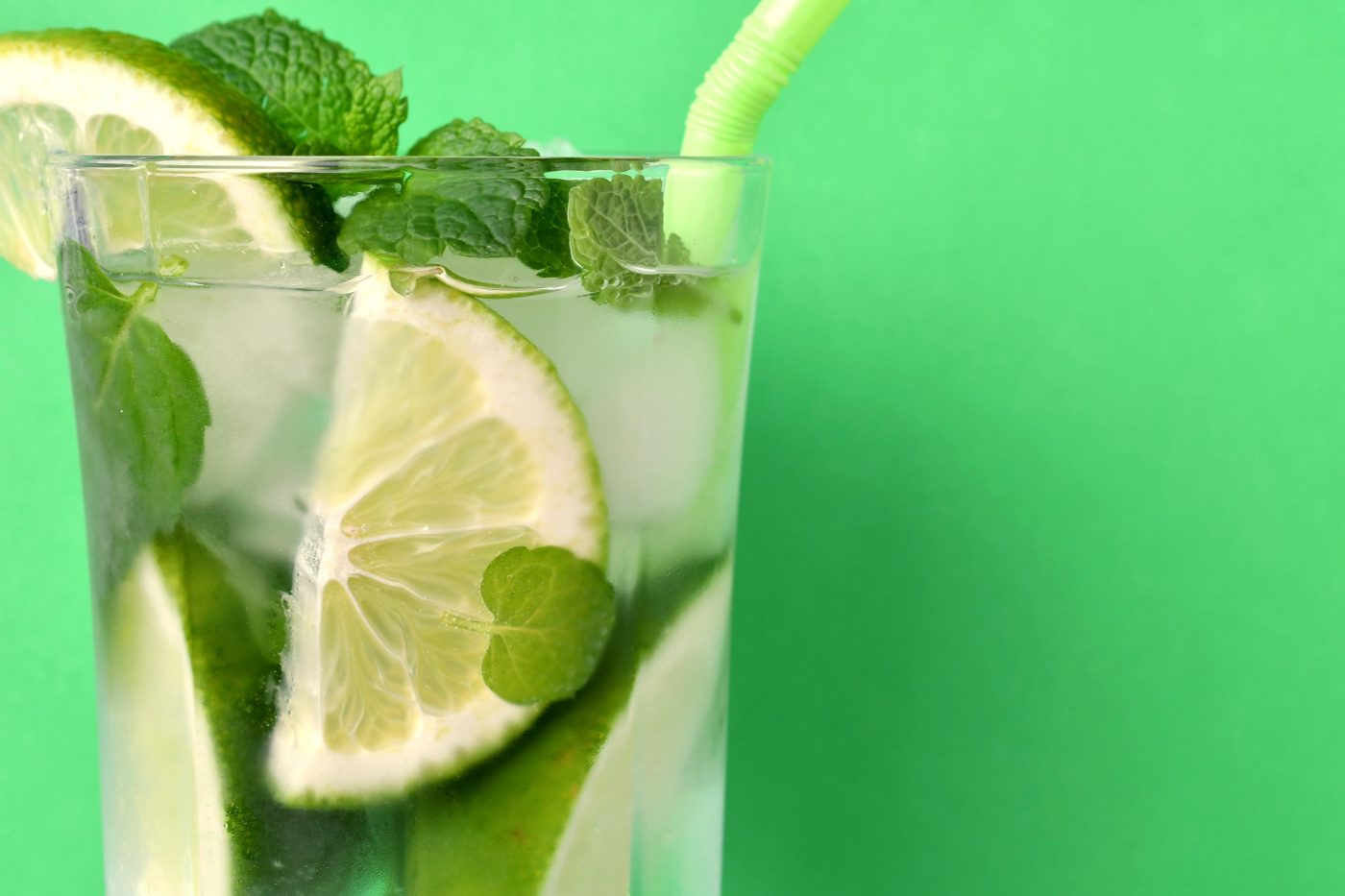Água tônica faz bem para a saúde? Saiba o que é a bebida