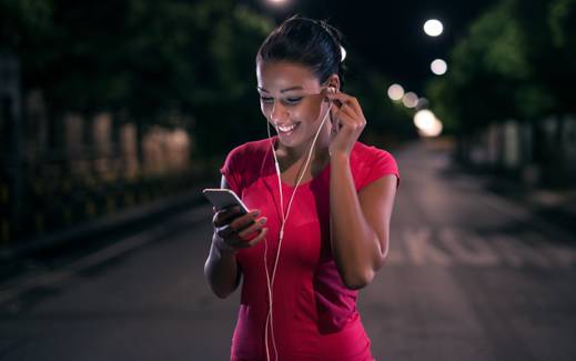 Treinar à noite faz mal? Atrapalha o sono? Saiba mais