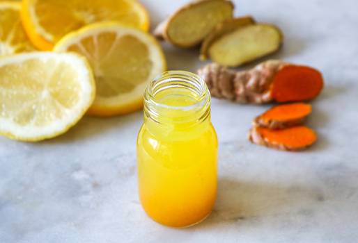 Shot de limão com cúrcuma (açafrão): benefícios e como tomar