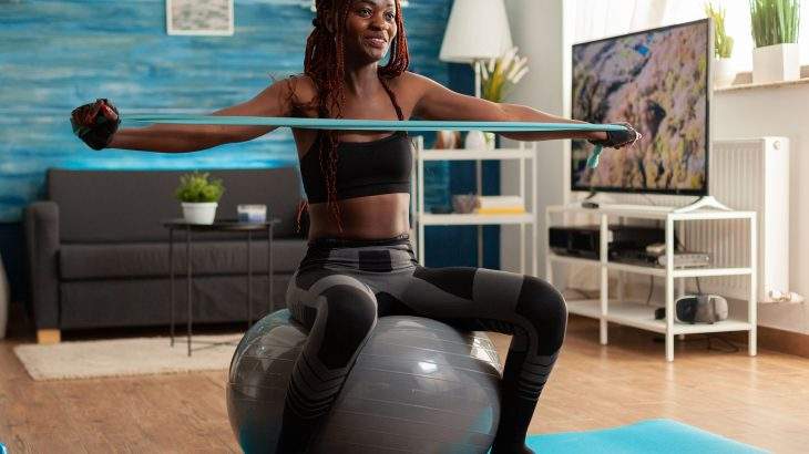 Treino para braço com elástico