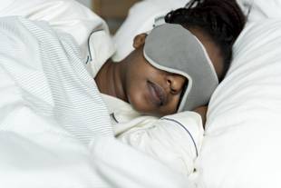 Como dormir melhor depois da Covid-19? Dicas e exercícios de respiração