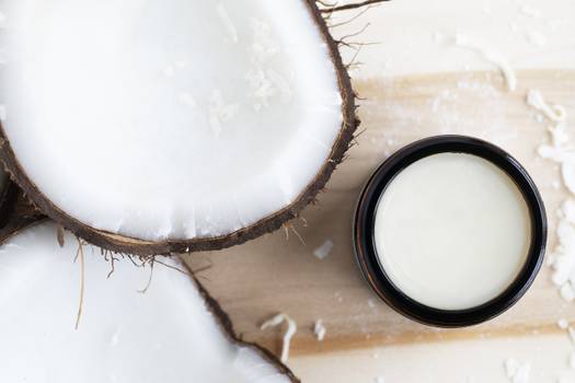Ácido láurico: benefícios do composto do óleo de coco