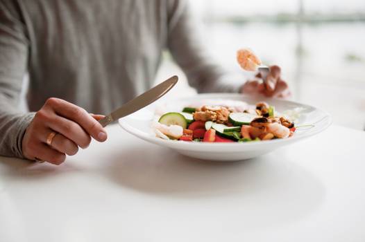 Como comer menos sem passar fome? Nutricionista dá as dicas