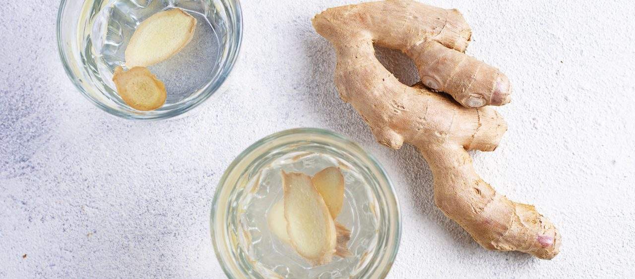 água com gengibre