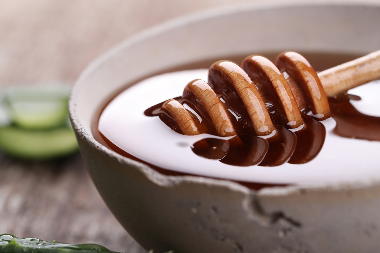 Água morna com mel (em jejum) emagrece? Para que serve?