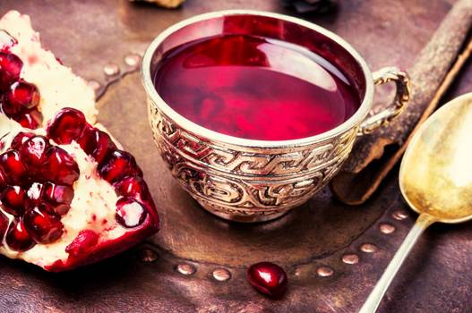 Conheça os benefícios do chá de casca de romã para a garganta