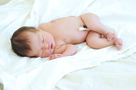 Cordão umbilical: saiba o que é e como cuidar nos primeiros dias do bebê