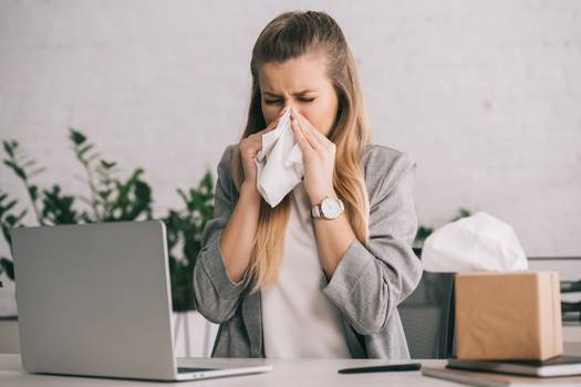 Alergia à poeira: Sintomas, causas e o que fazer