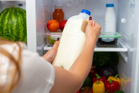 Comer alimentos vencidos faz mal?