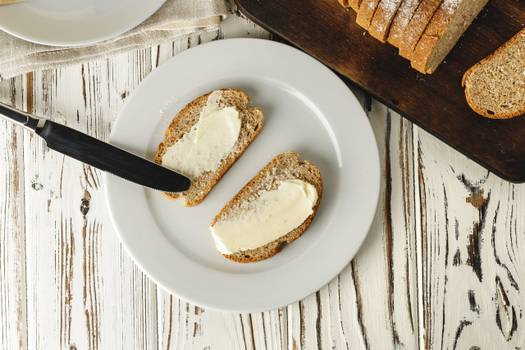 Pão com manteiga na dieta é possível! Confira dicas para não exagerar nas calorias
