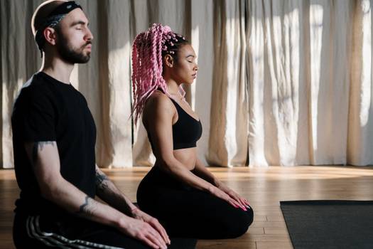 Yoga no BBB: Como a prática pode ser uma boa estratégia dentro do programa