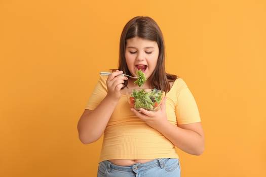 Saiba como deve ser a alimentação de crianças acima do peso