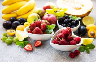 Por que você não deveria deixar de comer frutas na dieta low carb