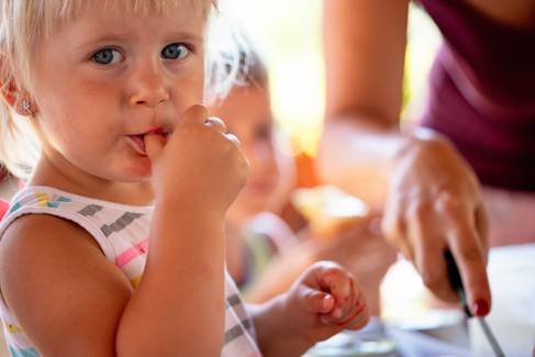 Onicofagia infantil: Por que algumas crianças roem as unhas?